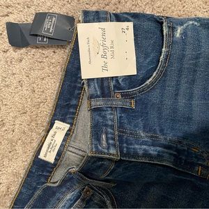 New with tags Abercrombie and ditch mid rise boyfriend jeans